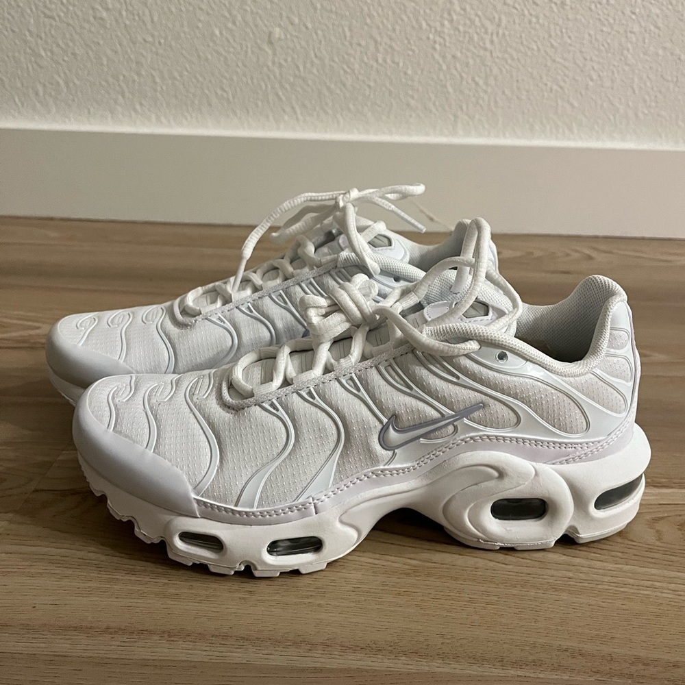 NEW Nike Air Max Plus 4.5Y 5.5W